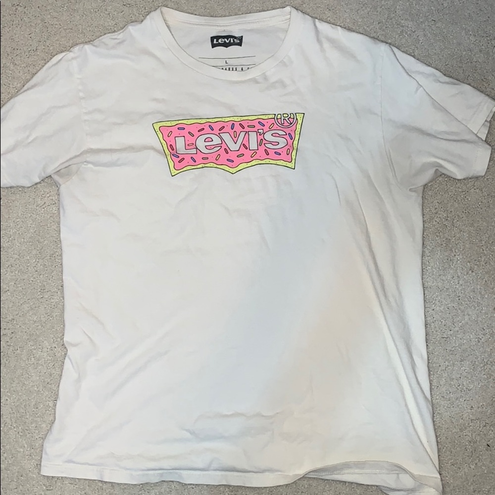 Levi’s t-shirt